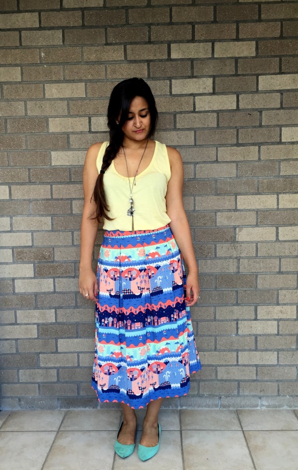 What to Wear With a Printed Skirt 3