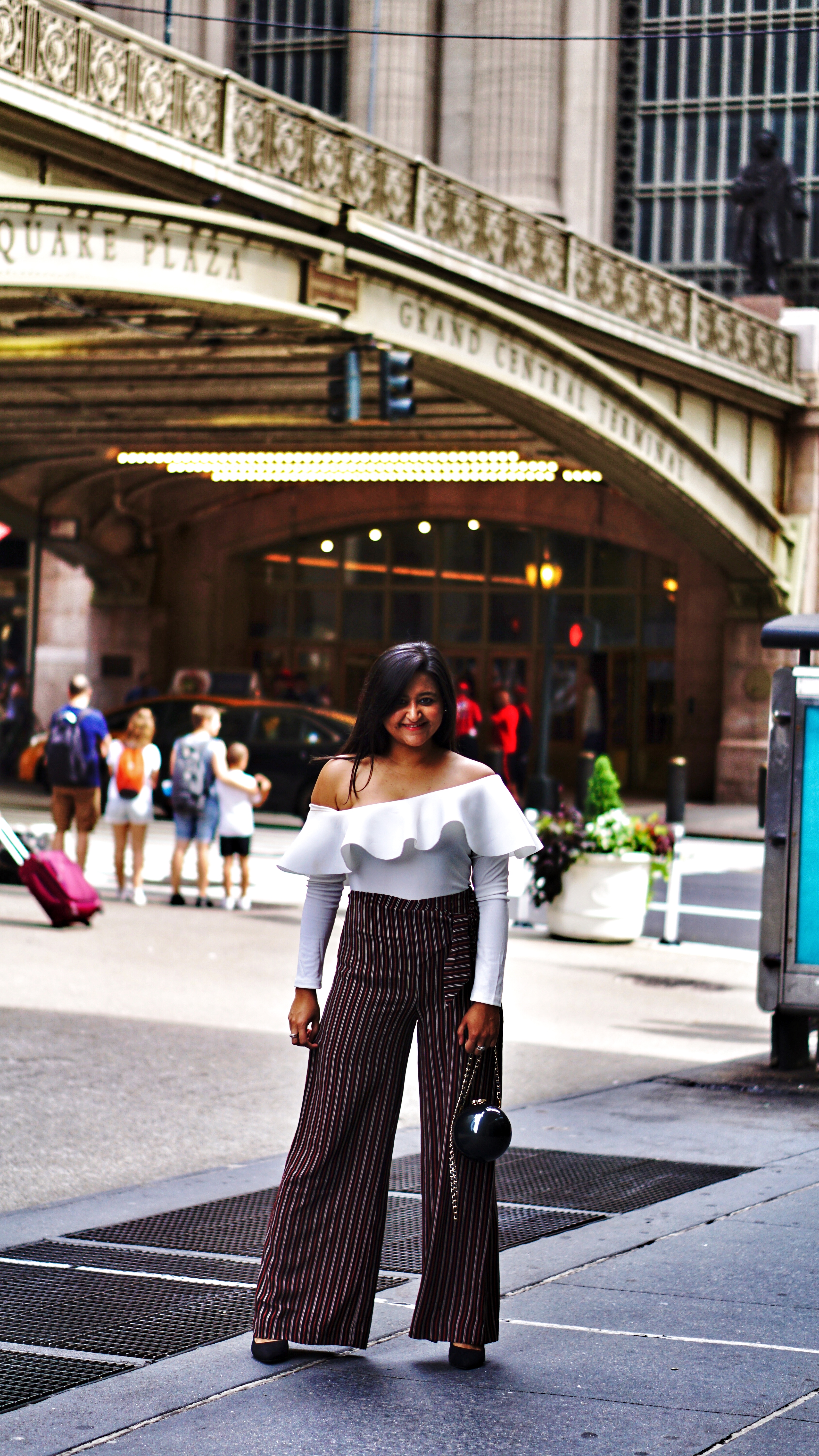 Banded Ruff Top Style How to Wear a Ruffled Top This Summer – Palettepop