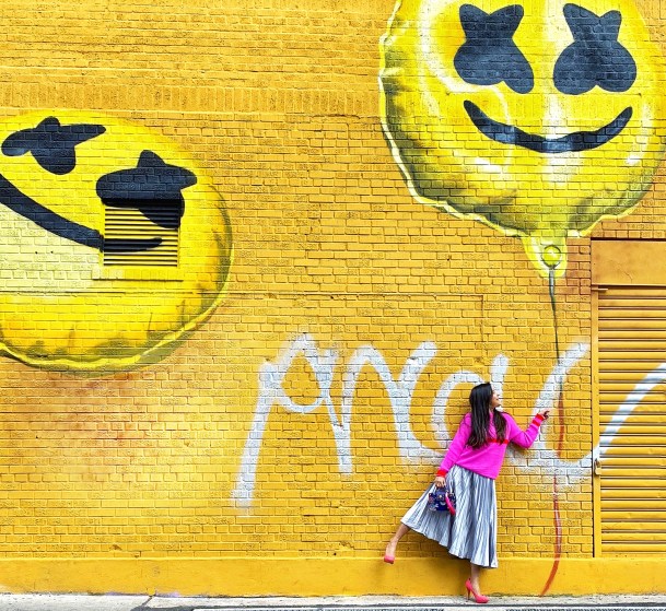 Bright Pink Sweater Outfit 4